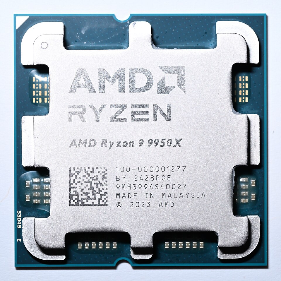 AMD Ryzen 9 9950X